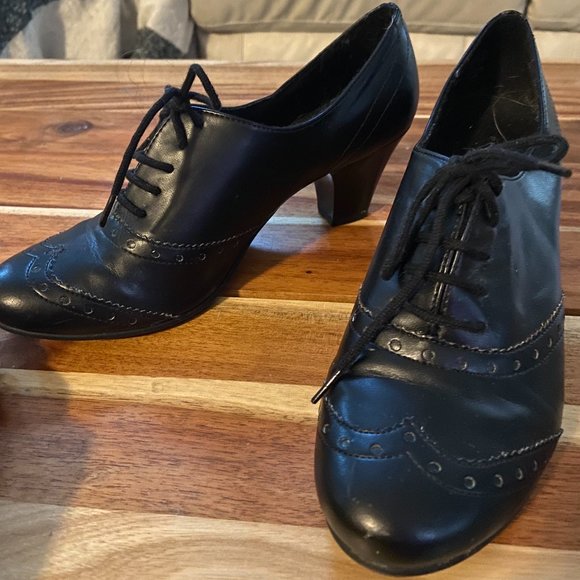 Predictions 7.5 lace-up low-heeled shoes - Picture 1 of 1